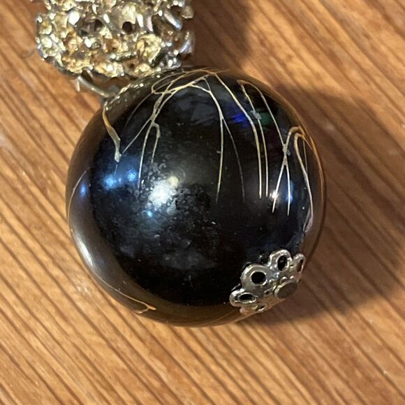 Very Fun Vintage Goldtone Black & Gold Painted Ball Modernist Clip On Earrings - Picture 3 of 7